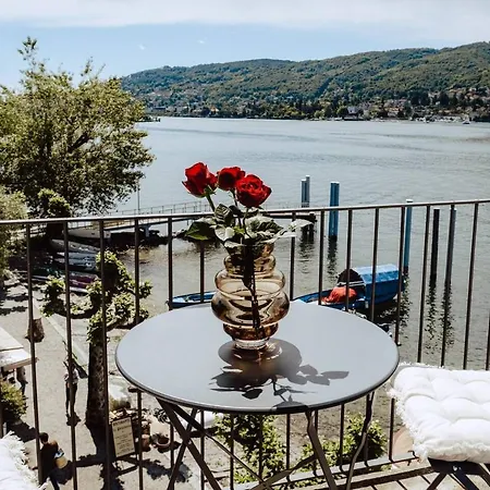 Penthouse On Isola Dei Pescatori Lägenhet *